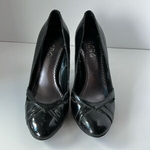 BCBG black patent closed toe heels size 6